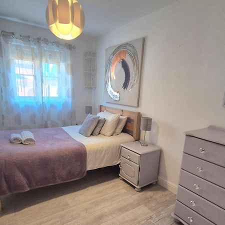 Spacious Two Bedroom Apartment With One Parking Space Thame Exterior photo